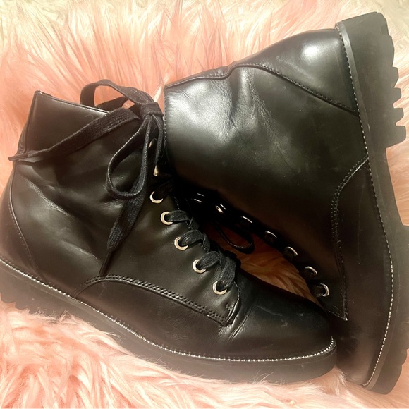 Blondo Rachelle Black Lace-Up Hidden Zip Leather Lug Sole Combat Boots! Sz 8! - Picture 1 of 4